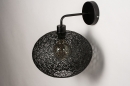 Foto 73947-4: Zwarte wandlamp met bol van metaal met openingen