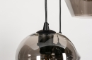 Foto 73957-18 detailfoto: Zwarte hanglamp met glazen bollen van Rookglas in verschillende vormen