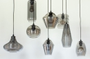 Foto 73957-7 schuinaanzicht: Zwarte hanglamp met glazen bollen van Rookglas in verschillende vormen
