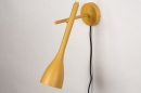 Foto 73963-3: Okergele wandlamp met een bijzonder design