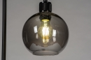 Foto 74035-7 detailfoto: Zwarte vloerlamp met bol van rookglas en industriële fitting