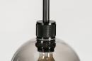 Foto 74035-9 detailfoto: Zwarte vloerlamp met bol van rookglas en industriële fitting