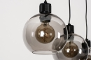 Foto 74037-12: Zwarte hanglamp met drie bollen van rookglas en luxe fittingen