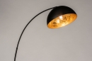 Foto 74066-1: Zwarte booglamp met grote zwarte kap met gouden binnenkant