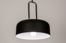 Foto 74183-2 schuinaanzicht: Zwarte hanglamp voorzien van messing detail, geschikt voor led verlichting.
