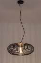 Foto 74245-3 onderaanzicht: Zwarte hanglamp met Open Metalen Lampenkap met spijlen en Messing details voor sfeervolle verlichting boven de eettafe