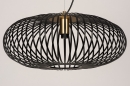 Foto 74245-7 onderaanzicht: Zwarte hanglamp met Open Metalen Lampenkap met spijlen en Messing details voor sfeervolle verlichting boven de eettafe