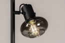 Foto 74249-6 detailfoto: Zwarte staande lamp met drie kappen van smoke glass