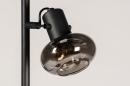 Foto 74249-7 detailfoto: Zwarte staande lamp met drie kappen van smoke glass