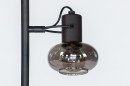 Foto 74249-9 detailfoto: Zwarte staande lamp met drie kappen van smoke glass