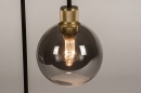 Foto 74394-5 detailfoto: Zwarte staande tafellamp met messing fitting en bol van rookglas