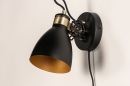 Foto 74461-5 schuinaanzicht: Trendy wandlamp in de kleuren combi zwart, goud en messing.