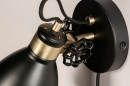 Foto 74461-6 detailfoto: Trendy wandlamp in de kleuren combi zwart, goud en messing.