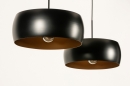 Foto 74646-5 schuinaanzicht: Hanglamp met twee zwarte kappen van metaal met een gouden binnenkant