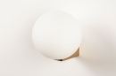 Foto 74697-4: Art deco wandlamp met messing en een bol van glas voor in de badkamer