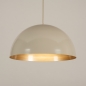 Foto 75050-2 vooraanzicht: Grote beige hanglamp in halve bol met gouden binnenkant 